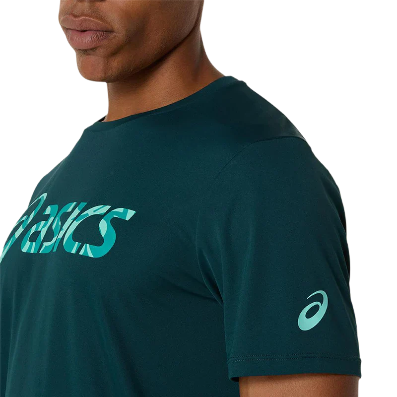 Camiseta Asics Match Seasonal Graphic Verde Saxon 2025