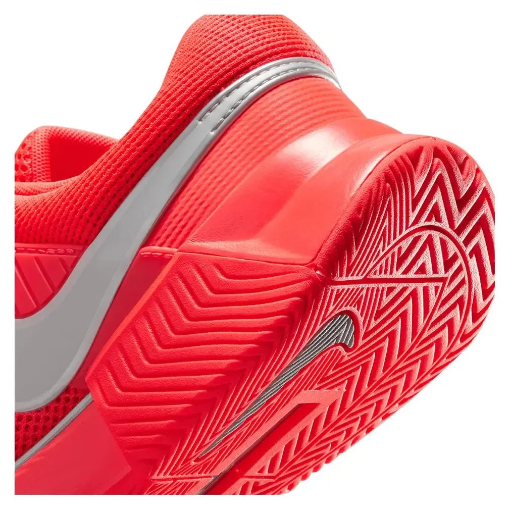 Women's Zoom GP Challenge 1 PRM New York Tennis Shoes Bright Crimson and Metallic SilverTienda Tennis