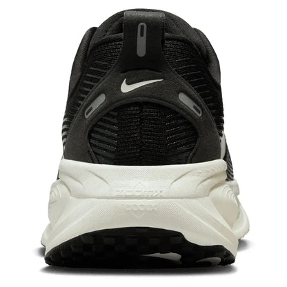 Women's Vomero 18 Running Shoes Black and Summit White