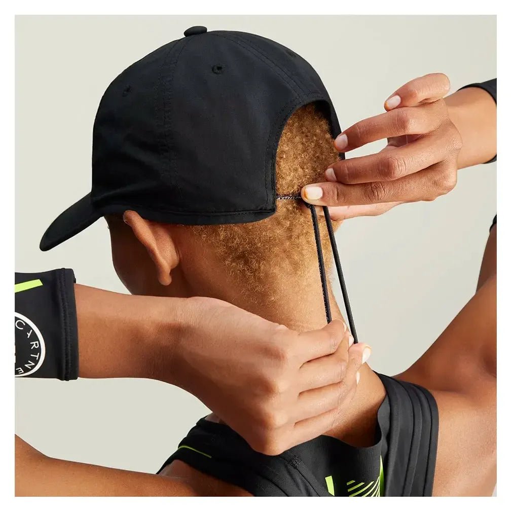 Women's Stella McCartney Running Cap Black and WhiteTienda Tennis